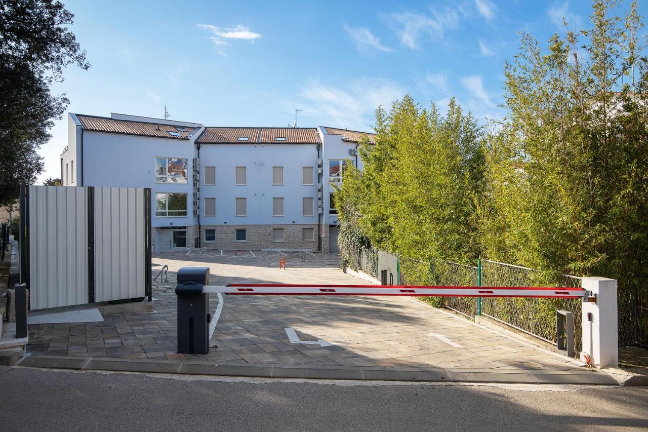 Apartman Damjan Pjescana Uvala Luaran gambar
